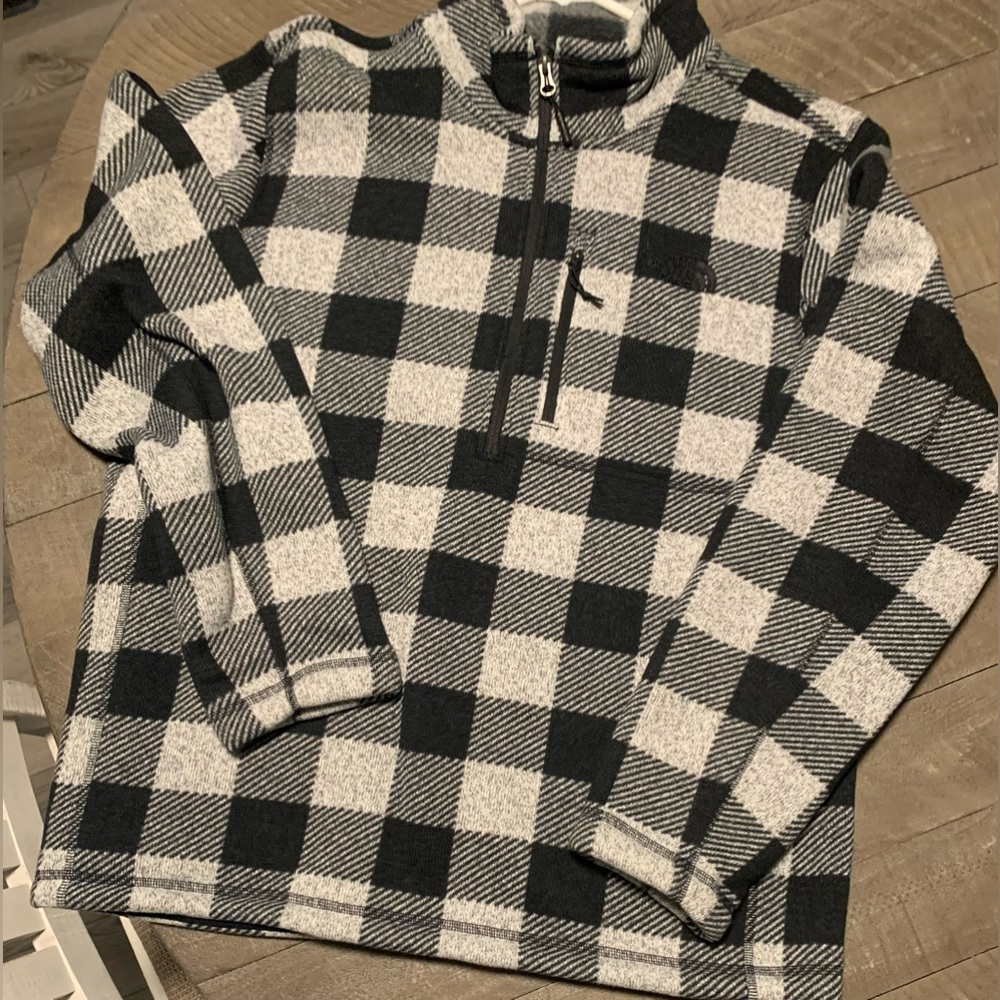 💥New The Northface Men’s buffalo plaid pull over💥